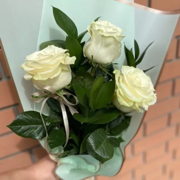 Букет из 3 белых роз