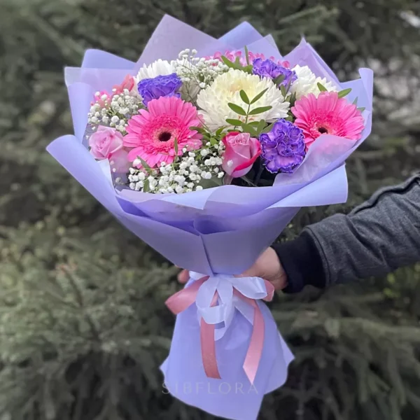 Букет из 3 диантусов, хризантем и гербер