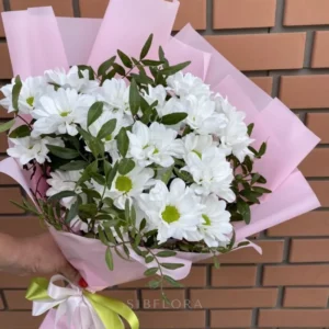 Букет из 3 хризантем и фисташки