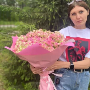 Букет из 35 кустовых роз