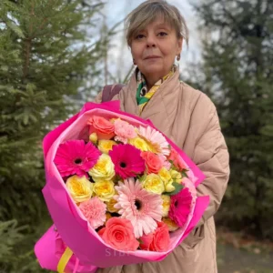 Букет из 5 гербер, диантусов и роз