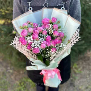 Букет из 7 кустовых роз