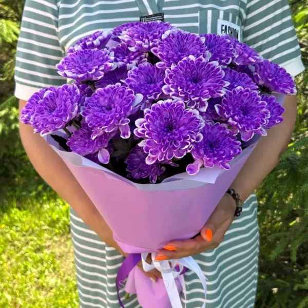 Букет из фиолетовых хризантем