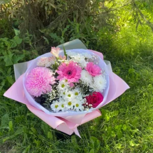 Букет из хризантем, гипсофилы и гербера
