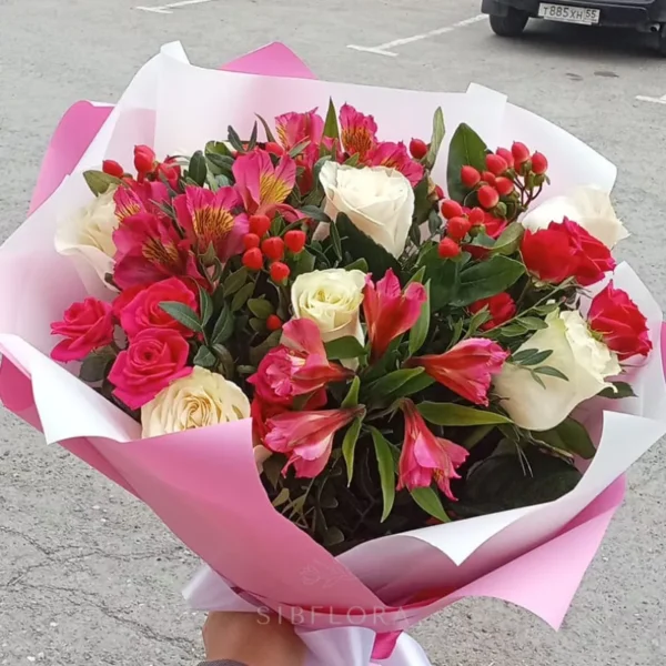 Букет из кустовых роз и альстромерий