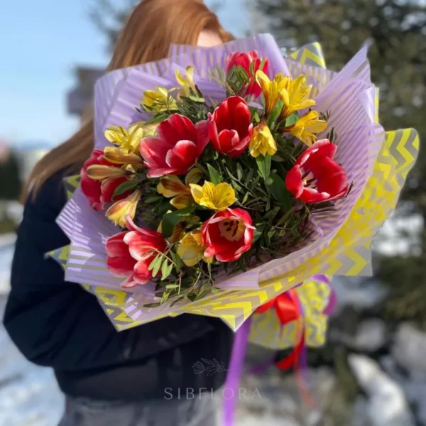 Букет из тюльпанов и альстромерий