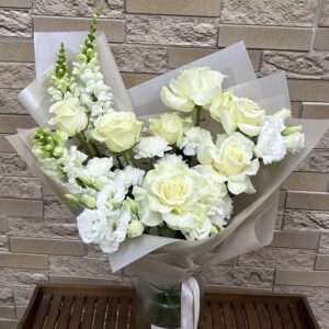 Букет из роз, эустом и хризантем №380