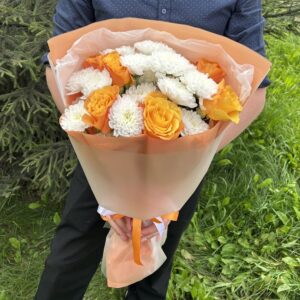 Букет из кустовых хризантем и роз №405