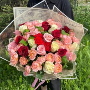 Букет из одноголовых и кустовых роз №423