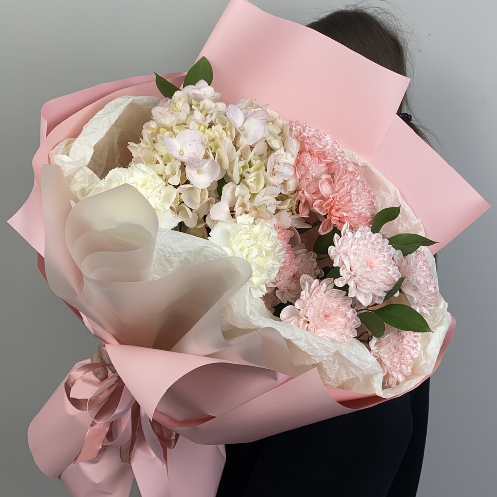 buket-iz-gortenzii-s-hrizantemami-504-2