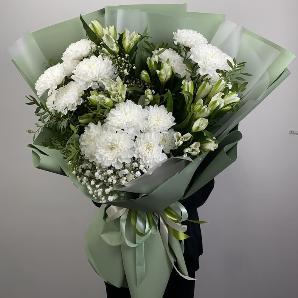 buket-iz-hrizantem-s-alstromeriej-505 buket-iz-hrizantem-s-alstromeriej-505