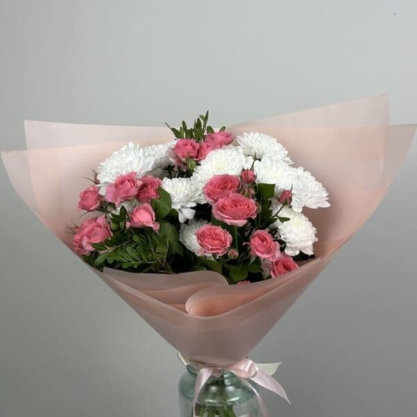 Букет из хризантем и кустовой розы №534