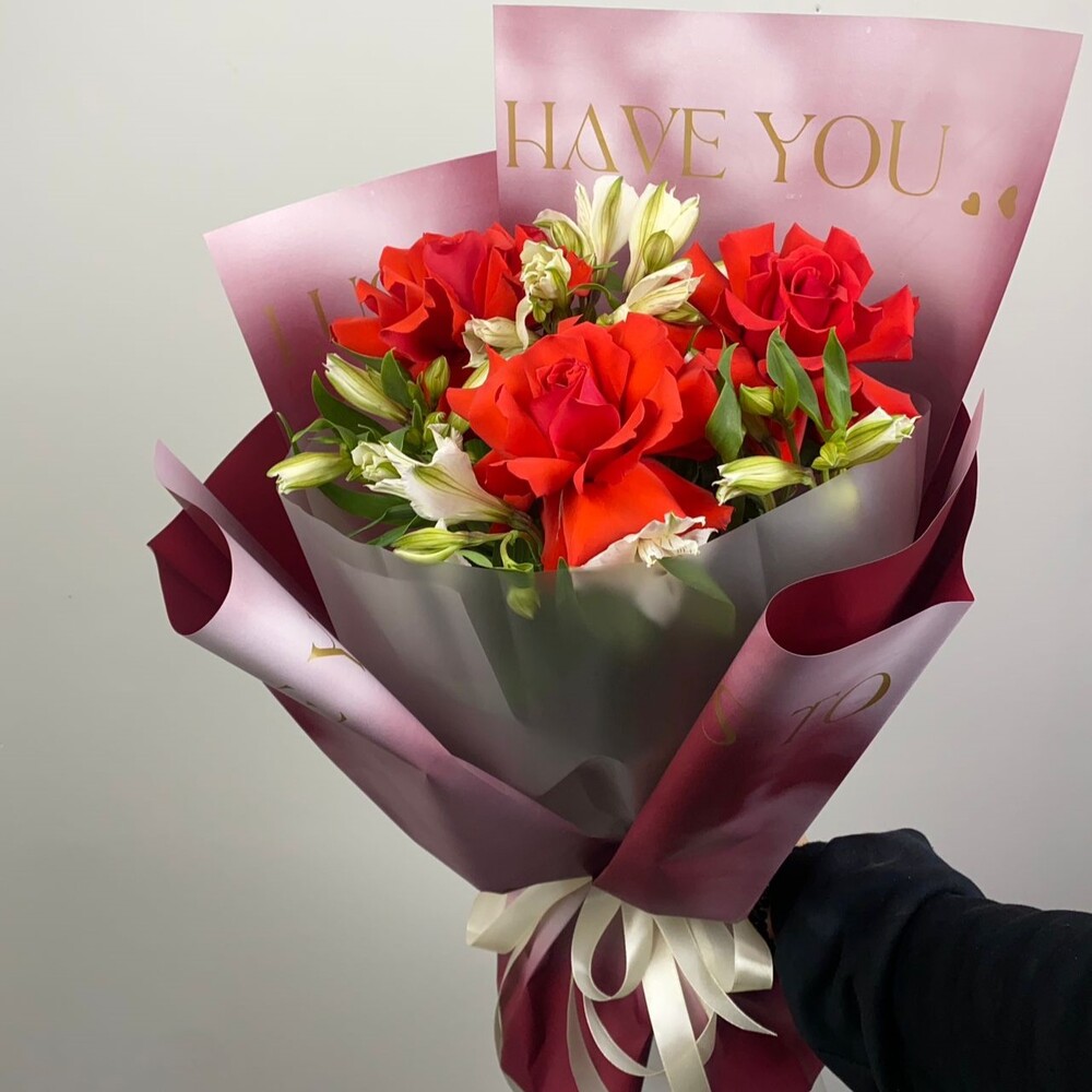 buket-iz-francuzskih-roz-i-alstromerij-517 buket-iz-francuzskih-roz-i-alstromerij-517