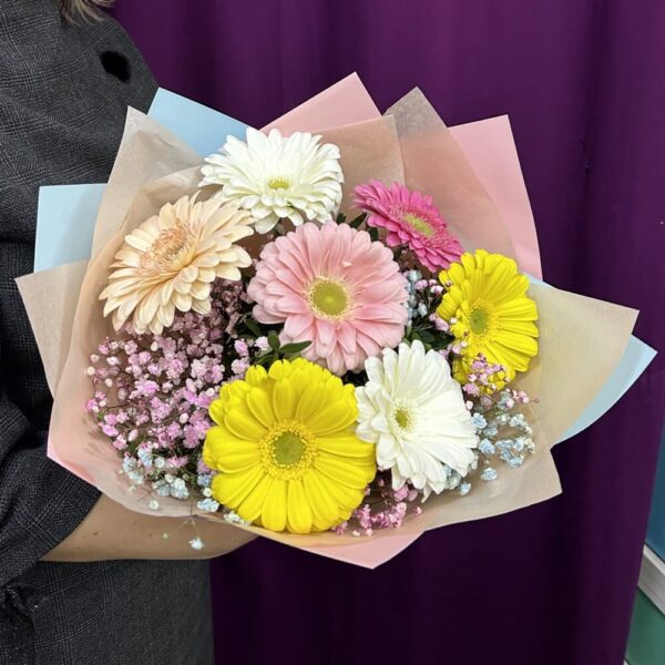 buket-iz-gerber-i-gipsofily-518