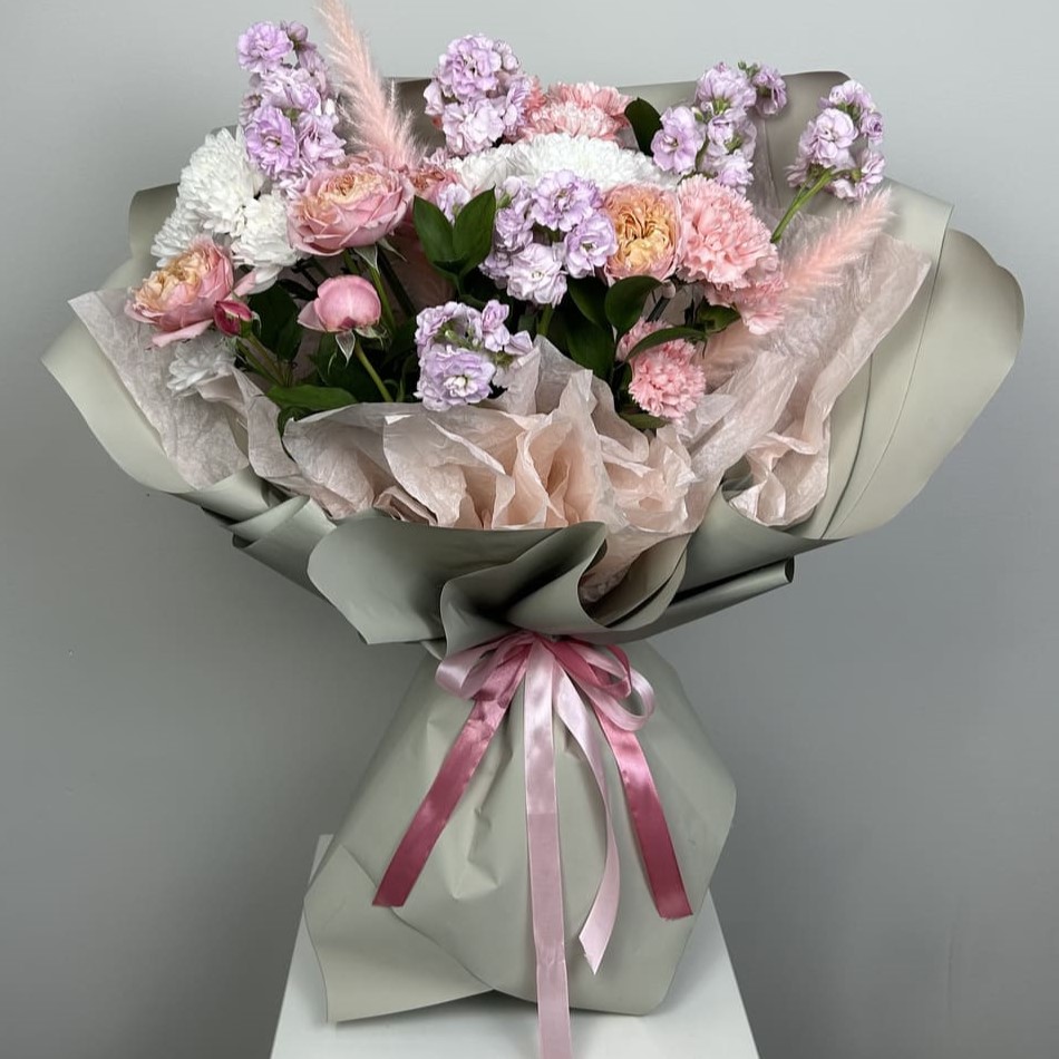 buket-iz-hrizantem-i-matrikarii-512-2