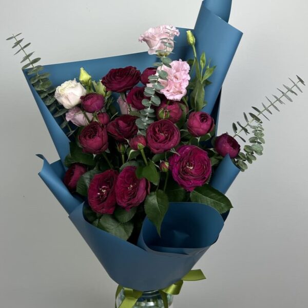 buket-iz-roz-i-eustom-513