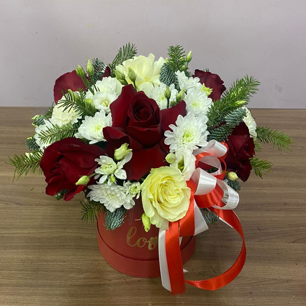 buket-v-korobke-iz-roz-s-nobilisom-523 buket-v-korobke-iz-roz-s-nobilisom-523