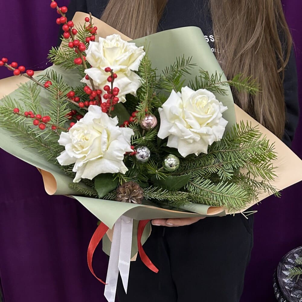 novogodnij-buket-iz-nobilisa-s-francuzskimi-rozami-526-2