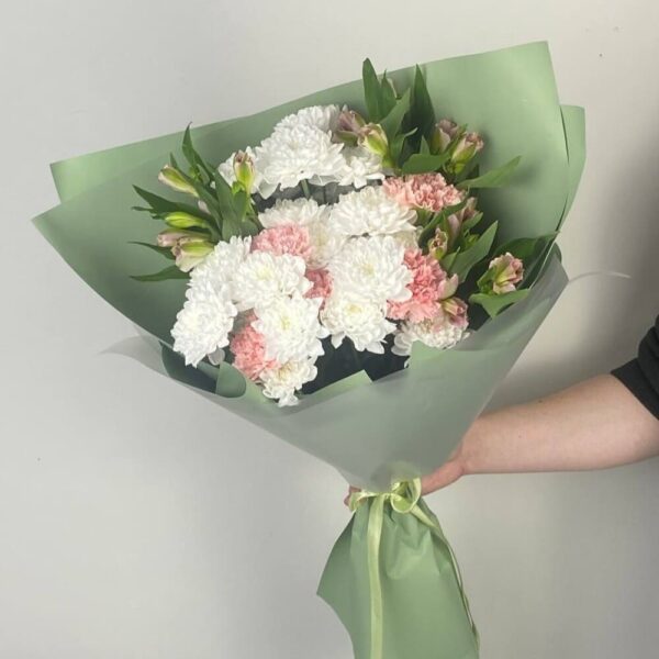 Букет из хризантем, альстромерии и диантуса №535