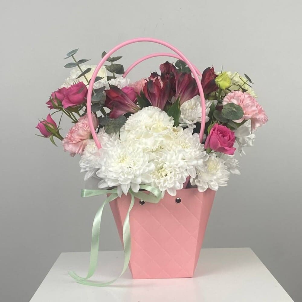 Букет из хризантем, кустовой розы и альстромерии №536 Букет из хризантем, кустовой розы и альстромерии №536