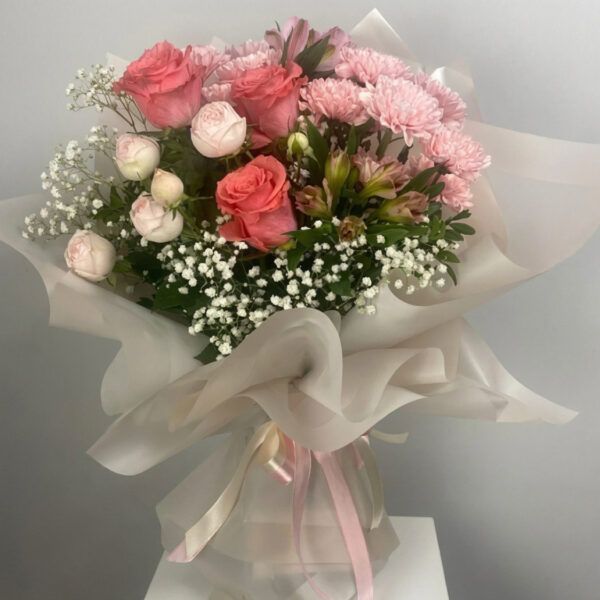 Букет из кустовых роз, хризантем и альстромерии №531