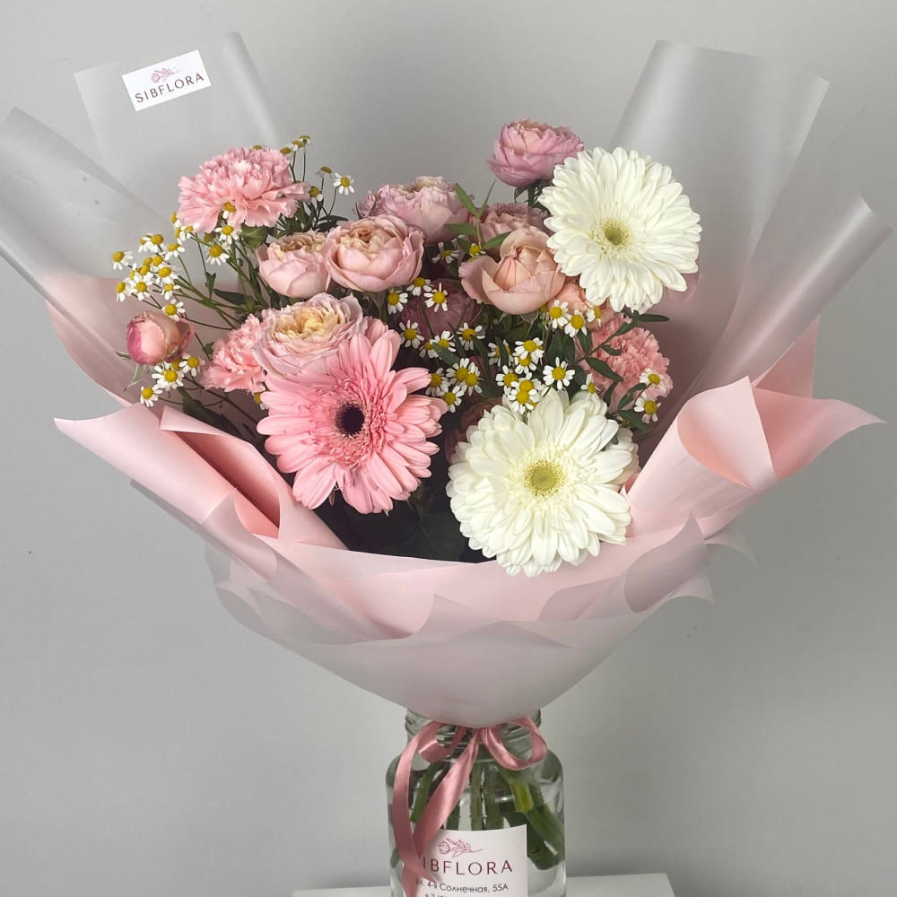 Букет из гербер, кустовой розы и диантуса №540 Букет из гербер, кустовой розы и диантуса №540