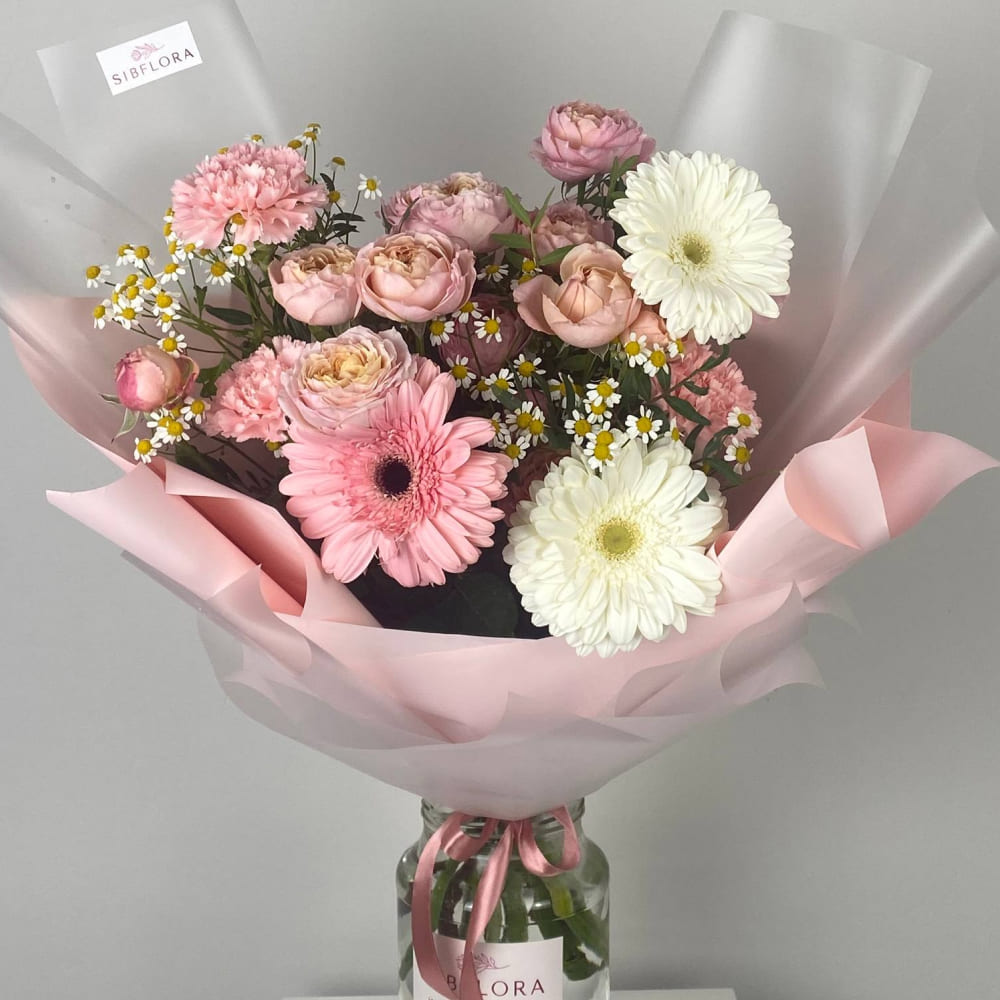 Букет из гербер, кустовой розы и диантуса №540 Букет из гербер, кустовой розы и диантуса №540