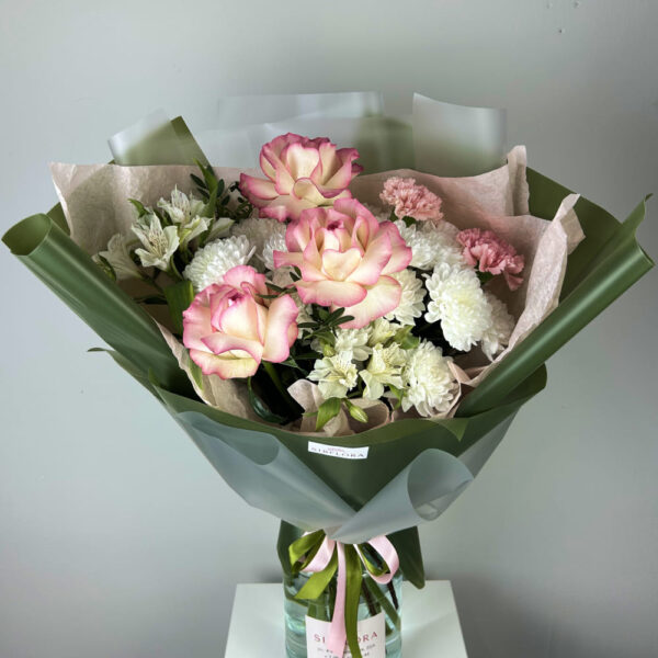 Букет из роз, хризантем и альстромерии №544