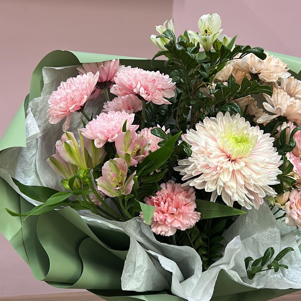 Букет из хризантем, роз и альстромерии №545 Букет из хризантем, роз и альстромерии №545