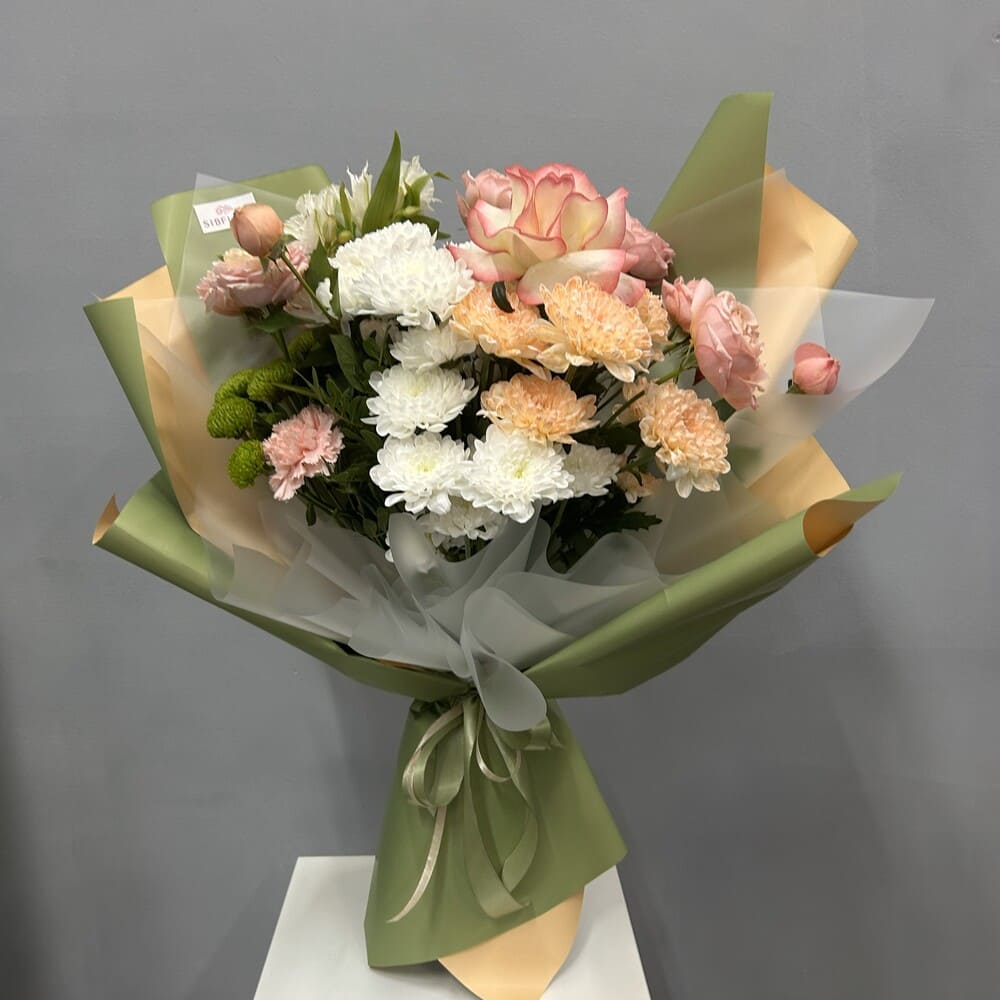 Букет из хризантем, кустовой розы и альстромерии №543 Букет из хризантем, кустовой розы и альстромерии №543